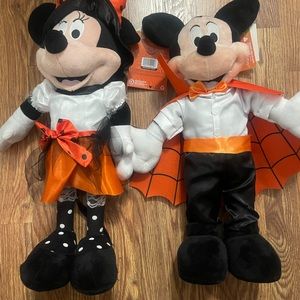 Disney 20in Mickey and Minnie Mouse Halloween Greeters Vampire And Witch.